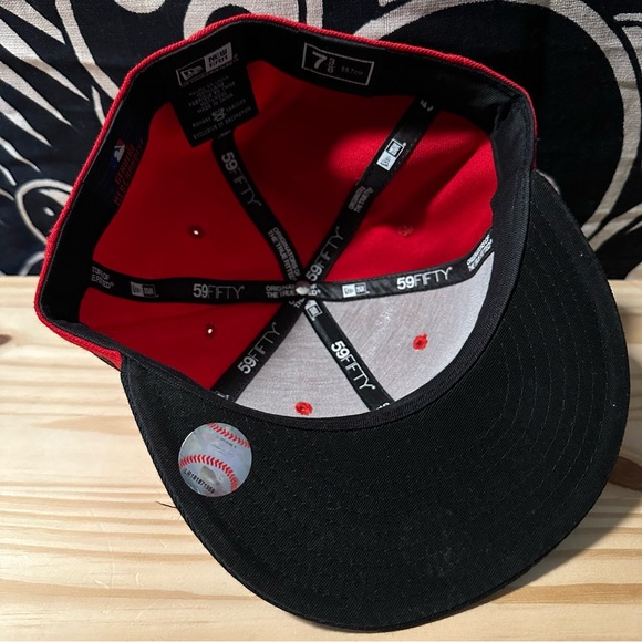 Boston Red Sox New Era MLB Official Classic Red 7 1/2 Fitted Hat - Picture 4 of 5